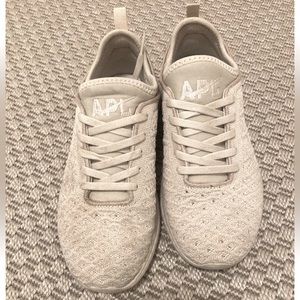 APL Size 6 Nude tan shoe!